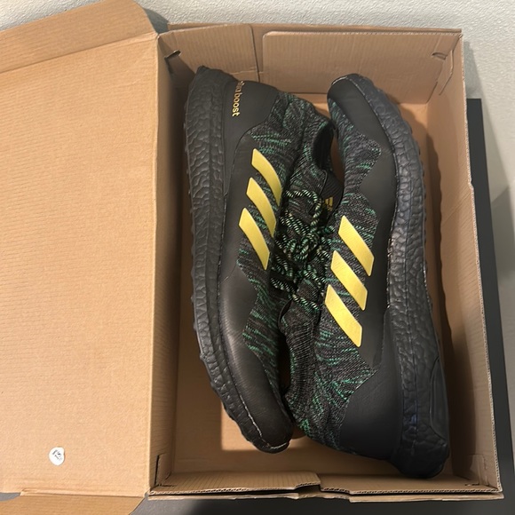 Adidas Ultraboost DNA x Von Miller Men's Mid Shoes - Picture 14 of 15